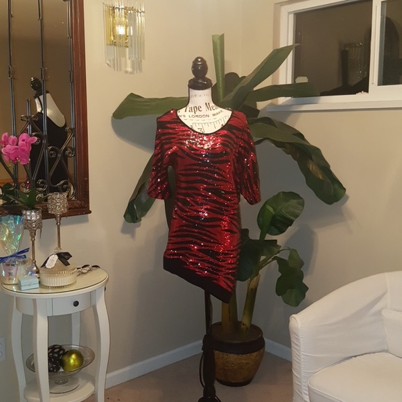 Asymmetrical Sequin red & black zebra print top - Picture 6 of 8